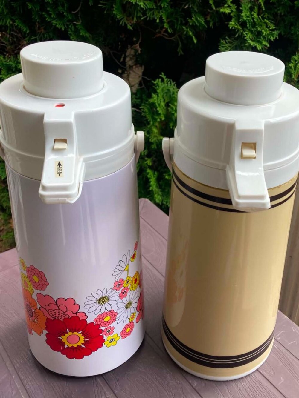 2 Vintage King Air Pot Liquid Dispenser Thermos Groovy Retro 70s Floral & Beige